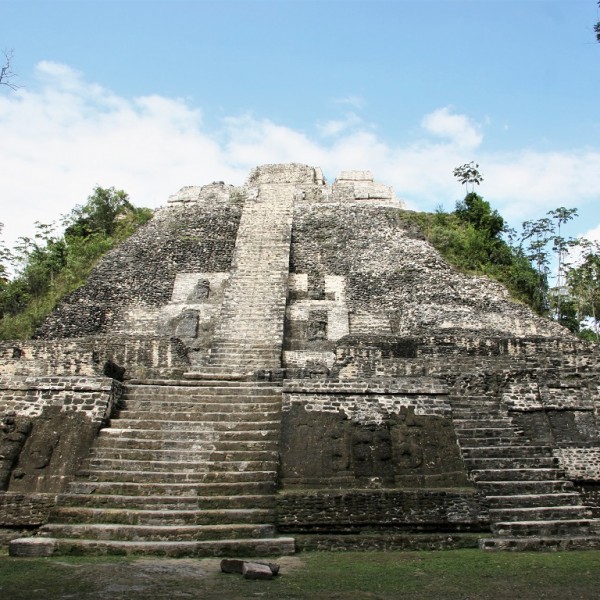 Bootsfahrt durch den Urwald zu den Maya-Ruinen Lamanai