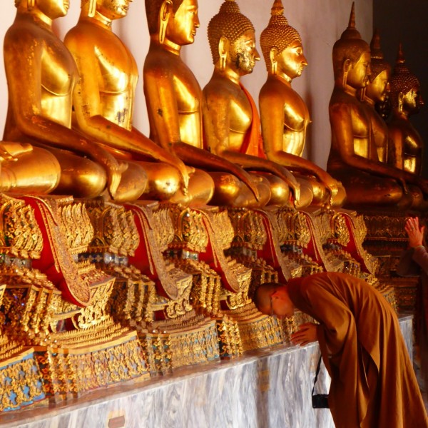 Privatausflug nach Bangkok: Exklusives Fahrzeug für max. 8 Personen