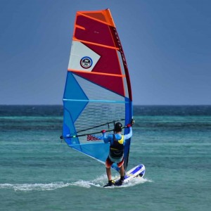Einmaliges Erlebnis: Windsurfen vor der Küste Arubas