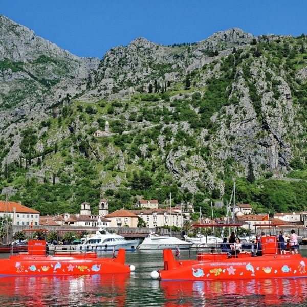 Einzigartige Fahrt mit dem Semi-U-Boot