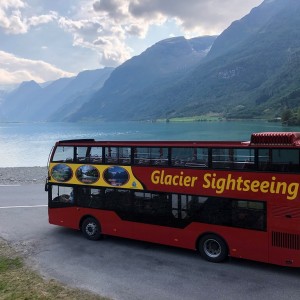 Gletscherlandschaften mit dem offenen Doppeldecker-Bus entdecken