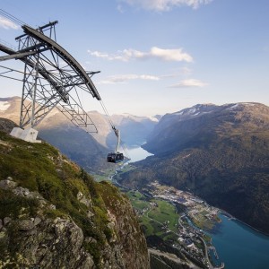 Olden von oben: mit der Seilbahn in die Bergwelt Norwegens
