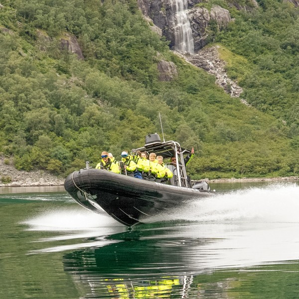 RIB-Bootsfahrt auf dem malerischen Hardangerfjord