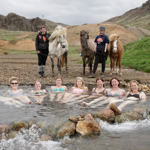 Ganztägiger Ausritt auf Islandpferden und Baden in heißen Quellen