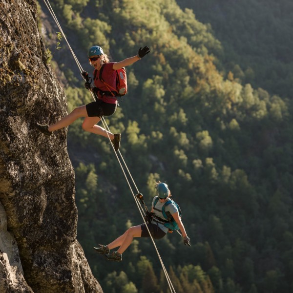 Wandern extrem: Naturpfade und Abseilen von Aussichtspunkt Flydalsjuvet