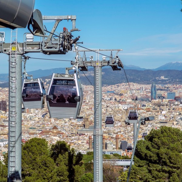 Kleinste Gruppe – größtes Erlebnis: Stadtspaziergang auf besonderen Pfaden & traditionelles Mittagessen
