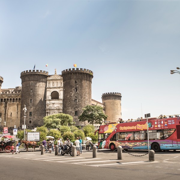 Hop-On Hop-Off Stadtrundfahrt durch Neapel