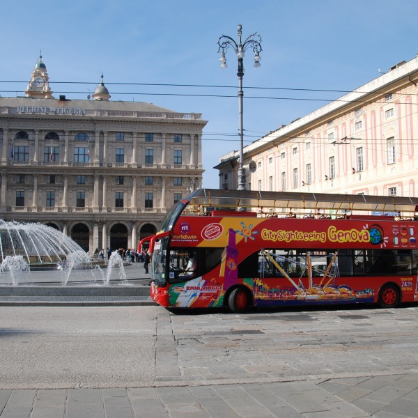 Hop-On Hop-Off Rundfahrt durch Genua