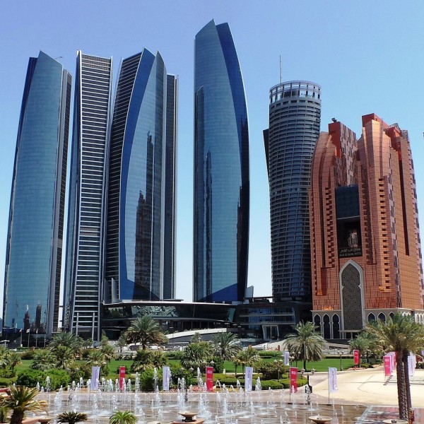 Ganztags: Abu Dhabi im exklusiven Fahrzeug erkunden