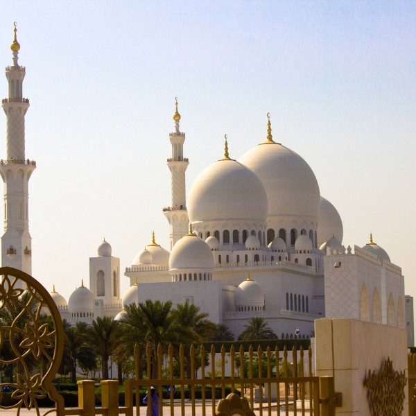 Halbtags: Abu Dhabi im exklusiven Fahrzeug erkunden