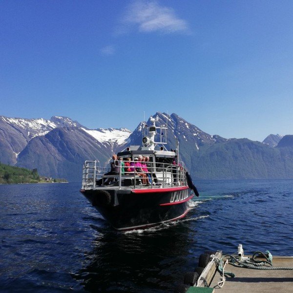 Faszinierende Landschaften: Bootsfahrt auf dem Hjørundfjord und malerisches Norangsdal Tal