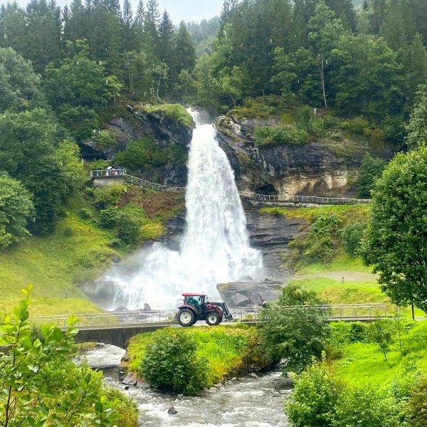 Hardangerfjord: Auf den Spuren der Wasserfälle