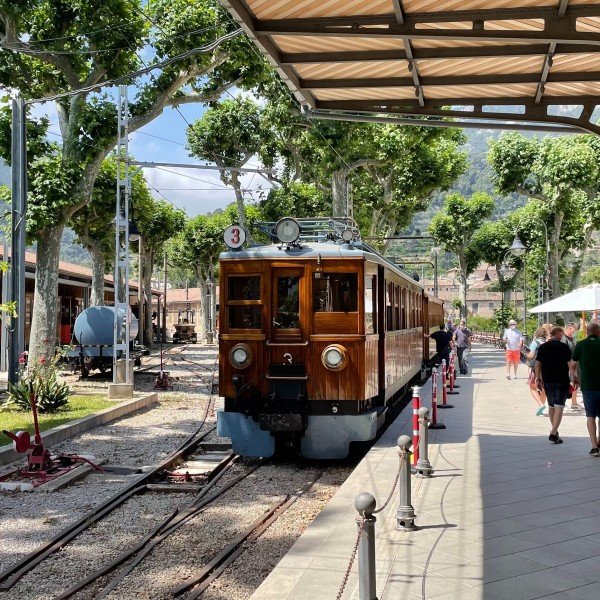 Historische Zugfahrt nach Sóller und Panoramafahrt durch das Tramuntana-Gebirge