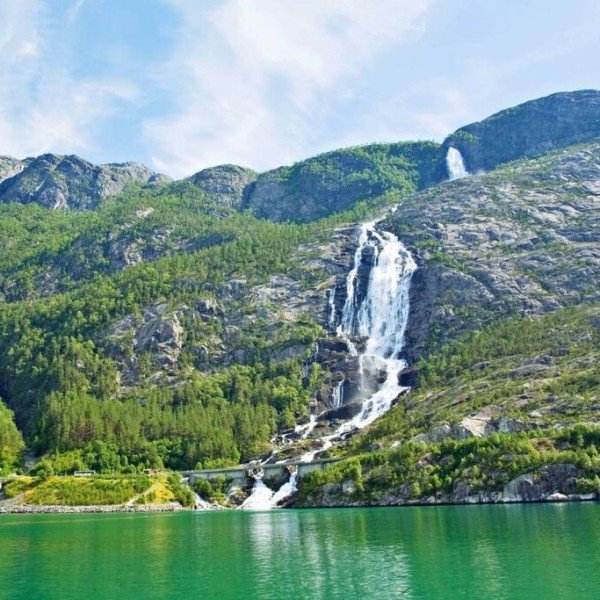 Natur pur: Åkrafjord und Langfoss Wasserfall