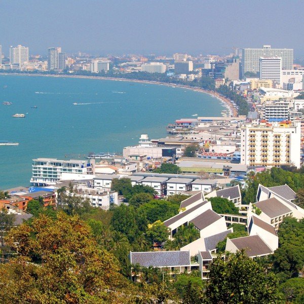 Privatausflug nach Pattaya: Exklusives Fahrzeug für max. 8 Personen