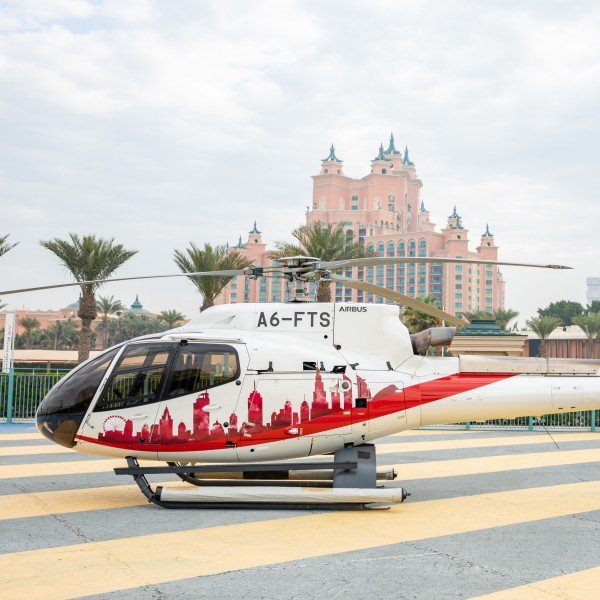 Helikopterflug über Abu Dhabi