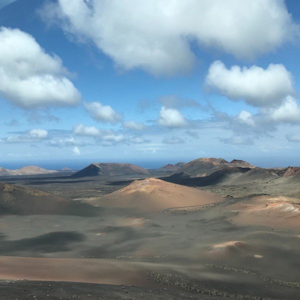 Vulkanischer Süden: Timanfaya Nationalpark und Weinkultur