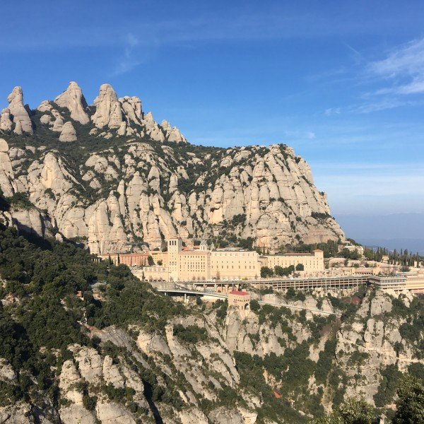 Kleinste Gruppe – größtes Erlebnis: Montserrat-Klosterbesuch mit Wanderung