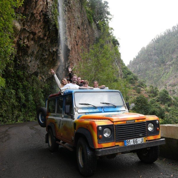 Zwischen Bergen und Küste: Jeeptour mit Weinprobe und Skywalk am Cabo Girão