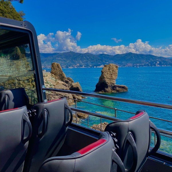 Transfer ins Küstendorf Portofino & Hop-On Hop-Off Bus in Genua