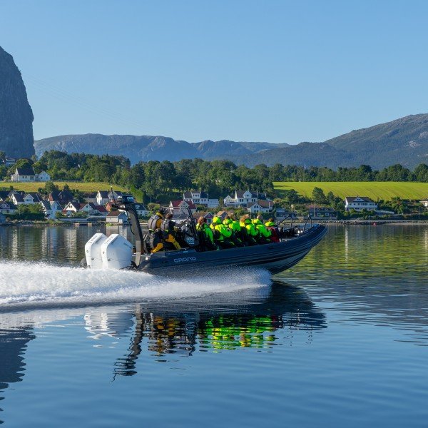 Abenteuer Lysefjord: RIB-Bootsfahrt zu den 4.444 Holzstufen in Flørli