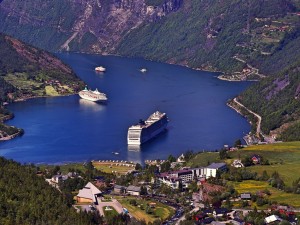 Kreuzfahrtschiffe Geirangerfjord Norwegen