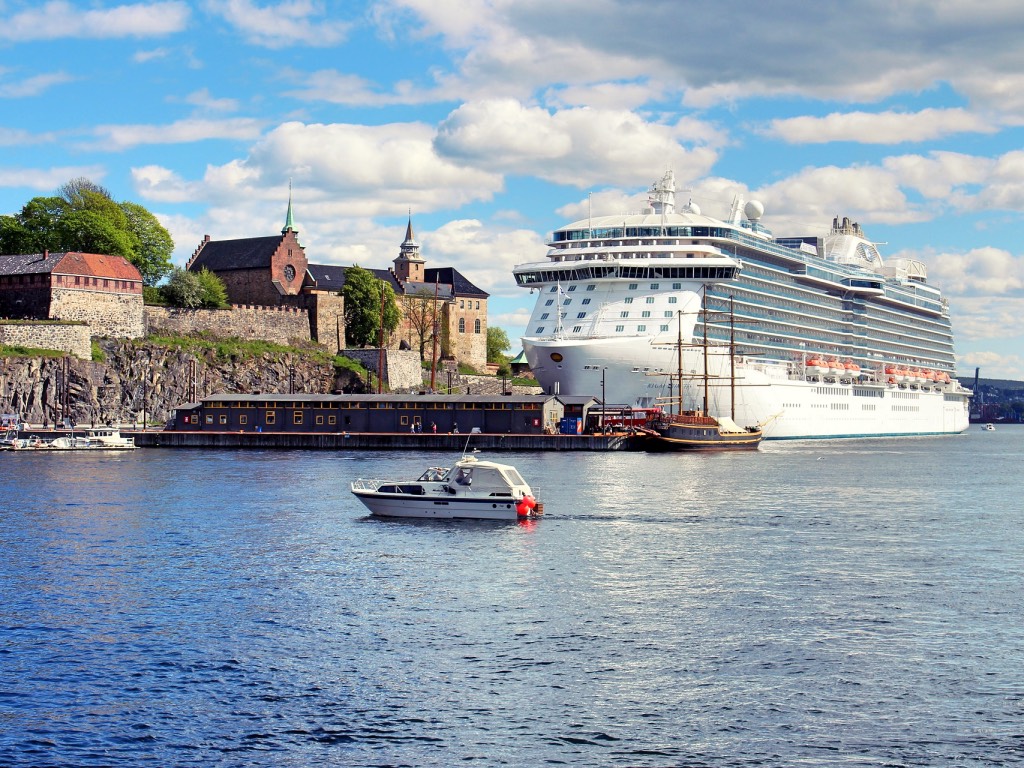 Kreuzfahrtschiff im Oslofjord
