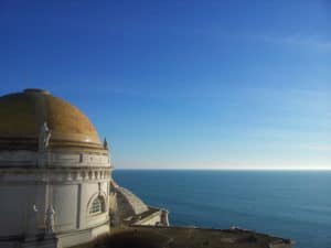 Cádiz-Landausflüge: Die Kapelle von Cádiz mit Blick auf das Meer