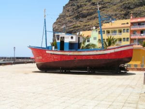 Landausflüge auf La Palma: Idyllische Fischerbootromantik am Hafen von Santa Cruz