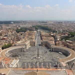 Panoramablick über den Petersplatz und Rom