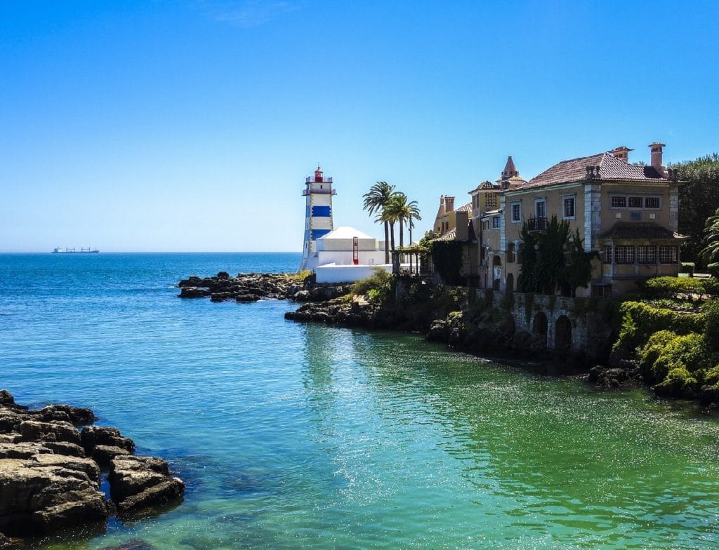 Landausflug in Lissabon: Malerische Küste in Cascais