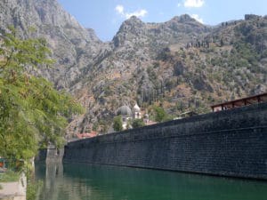 Landausflüge in Kotor: Die beeindruckende Stadtmauer von Kotor