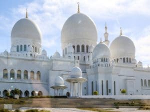 Abu Dhabi Landausflug: Die Scheich-Zayid-Moschee in Abu Dhabi