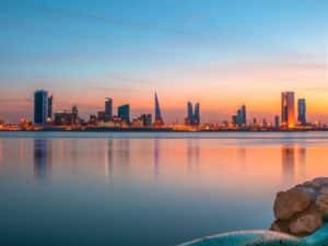 Bestaunen Sie die Skyline von Manama
