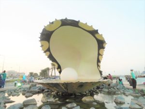 "The Pearl Monument" am nördlichen Ende der Corniche