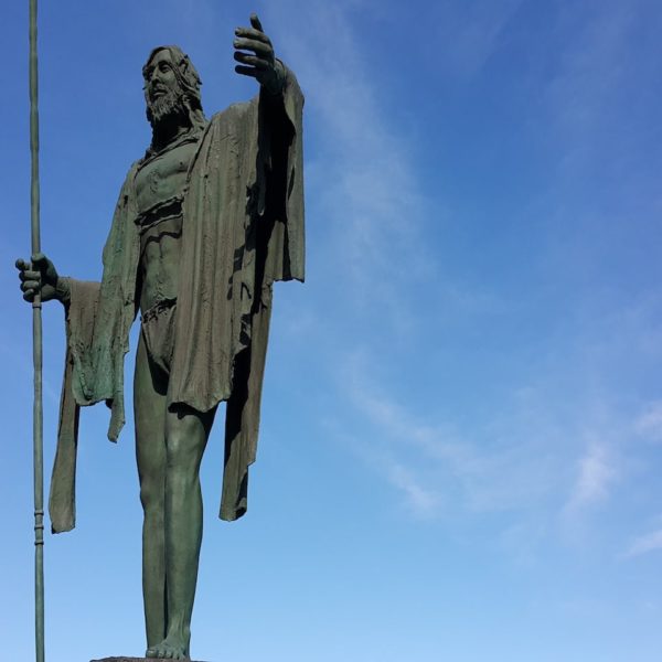 Landausflug auf Teneriffa: Skulptur des Guanchen-Königs Mencey Beneharo