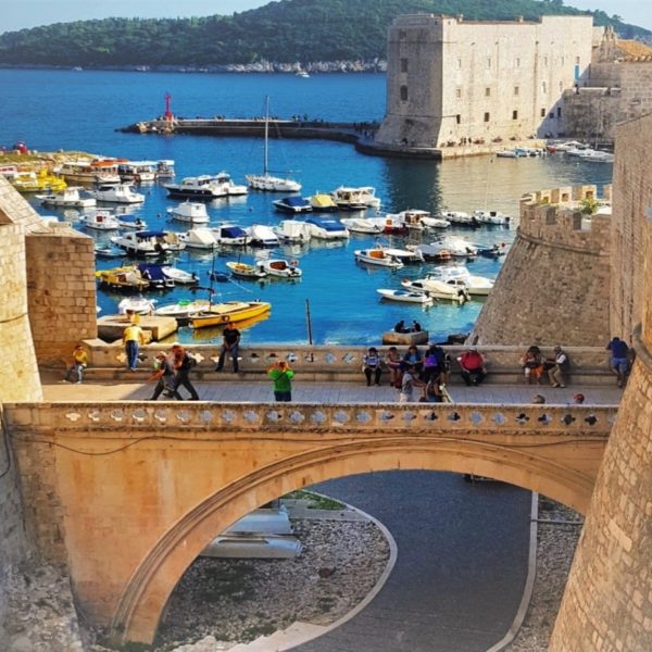 Blick auf die Stadtmauern Dubrovniks