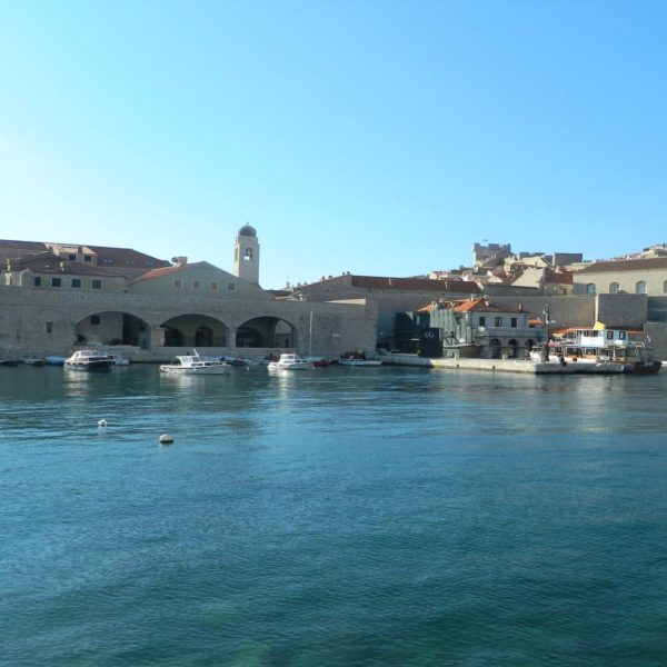 Blick auf den alten Hafen von Dubrovnik