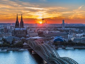 Der Kölner Dom ist das Wahrzeichen der Stadt