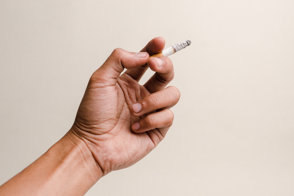 Zigarette in der Hand