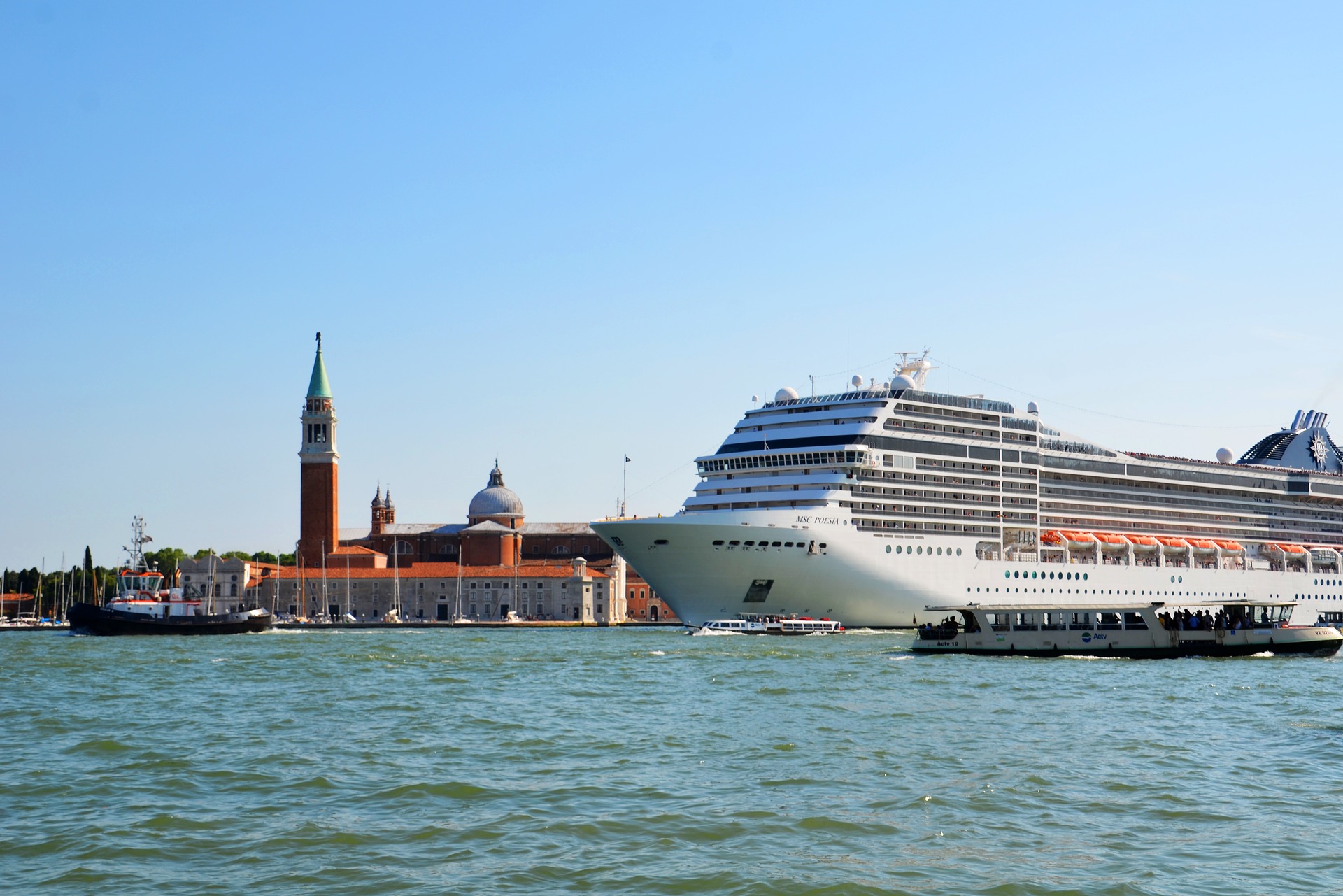 Kreuzfahrtschiff in Venedig 