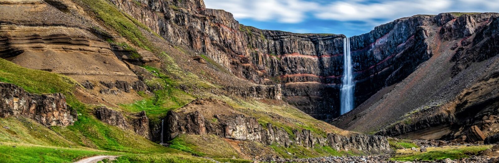 Der Hengifoss zählt zu einem der schönsten Wasserfälle Islands