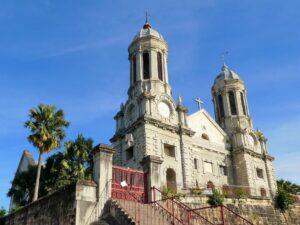 Blick auf die zwei Glockentürme der St. John's Cathedral auf Antigua