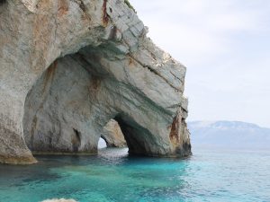 Bei den Blauen Grotten handelt es sich um geologische Formationen, die ein einmaliges Bild kreieren.