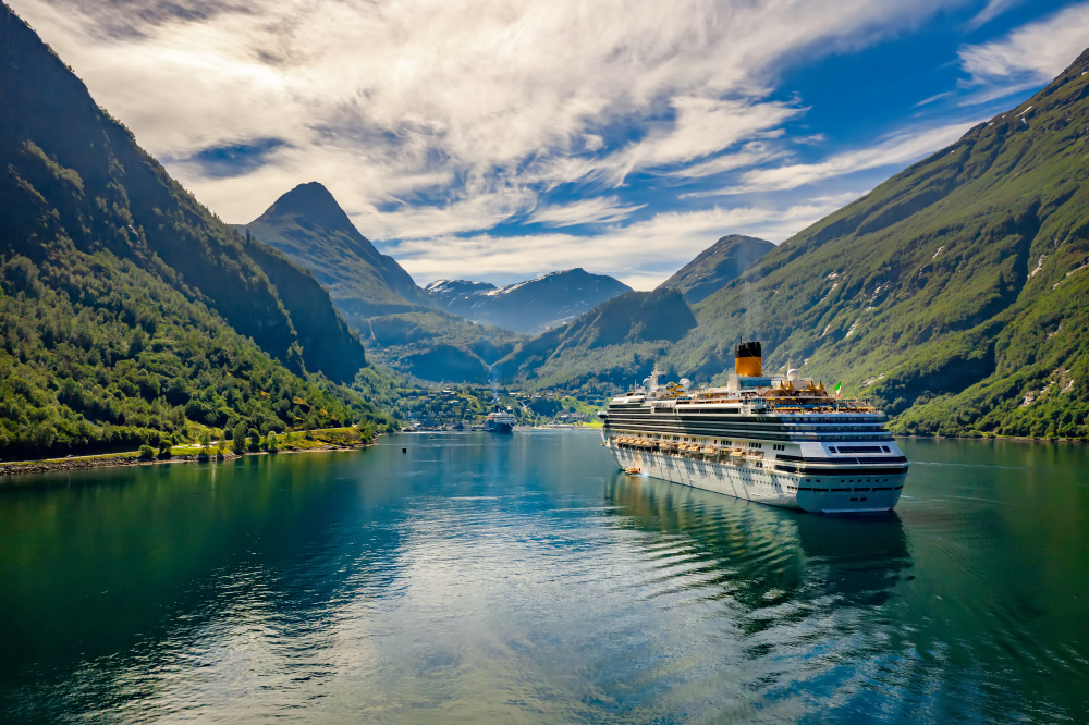 Kreuzfahrtschiff auf dem Geirangerfjord