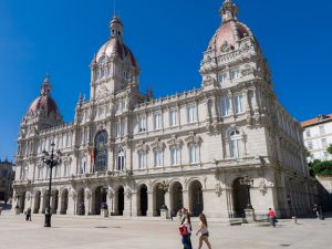 Das Rathaus beeindruckt mit seiner Fassade