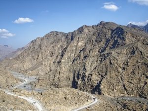 Im Hajar Gebirge lassen sich bei einer Bergsafari die Gipfel um Khasab und das Leben der Beduinen erkunden