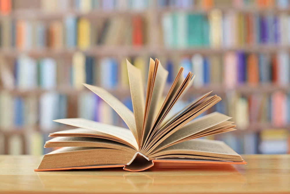 Ein aufgeklapptes Buch