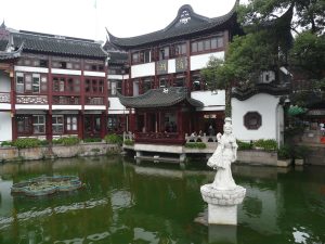 Traditionelle chinesische Baukunst im Yu-Garten