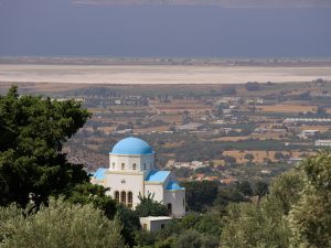 Die Kirche im Bergdorf Zia auf Kos bietet einen Panoramablick über die Insel und das Meer.